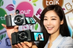 삼성전자가 최대 렌즈 밝기 F1.4의 스펙을 갖춘 하이엔드 콤팩트 스마트 카메라 EX2F를 출시했다. 사진은 서초동 삼성전자 홍보관 딜라이트에서 삼성전자 모델이 신제품 EX2F를 