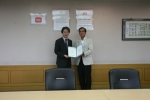 JEI재능교육(회장 박성훈)의 자원봉사단체인 스스로봉사단이 지난 7월 24일 초록우산 어린이재단에 ‘희망나눔CD’ 7,500개를 선물했다.