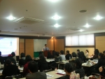 국제회의전문가교육원 교육생들이 정규과정중 국제회의 주임교수인 김성복(인세션 본부장)교수의 강의를 듣고있다.