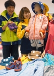 현대백화점 압구정본점은 20일 아웃도어 재킷, 등산화, 모자 등 아동용 아웃도어 용품을 판매한다.