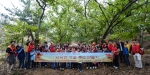 사진은 행사에 참가한 SK C&C 구성원들과 소망재활원 장애인들이 농장 수확에 앞서 단체 기념사진을 촬영하는 모습.