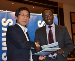 삼성전자는 24일(현지시간) 아프리카 르완다 정부와 정보통신기술(ICT) 분야에 대한 상호협력 '양해각서(MOU)'를 체결했다. 왼쪽: 이종오 동부 아프리카 법인