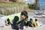 부산·경남지역 사회복무요원들로 구성된 재능나눔 봉사동아리 ‘사회복무벽화지원단’이 지난 11월 3일 부산 영도구장애인복지관을 방문해 무료 벽화그리기 재능봉사를 펼쳤다.
