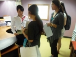 최근 동명대학교 학생들로 꾸린 태국 현지에서의 보부상 체험단 국제 홍보 및 세일즈 체험 장면