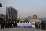 애국주의연대 회원들이 지난 21일 오후 광화문광장 세종대왕 동상앞에서 연평도 포격도발 규탄 기자회견을 개최하고 있다.