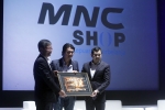 지난 12월 10일 인도네시아 자카르타의 그랜드하얏트호텔에서 열린 ‘MNC SHOP’ 그랜드 런칭 행사에서 GS샵 글로벌사업본부장 조성구 전무(왼쪽)와 MNC SHOP CEO 레이
