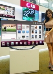LG전자가 2013년형 시네마3D 스마트TV를 내달 '2013 CES'서 처음 공개한 후 오는 1분기 한국에 출시한다. 이 제품은 음성명령 및 대화가 가능한 지능