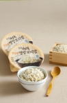동원F&B(대표이사 김해관)가 100% 국산 찰보리를 넣어 만든 즉석 보리밥,  ‘쎈쿡 건강한 영양보리밥’을 출시했다.
