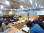 ‘창의적 사고가 성공’이라는 주제로 강의하는 개그맨 정종철