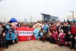 지난 25일 입국한 120여명의 중국 자가운전단체 방한단이 금일(28일) 오전 서울 마리나 클럽 & 요트에 렌트카를 주차한 후 기념촬영을 하고 있다.