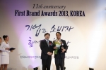 2013 대한민국 퍼스트브랜드대상 시상식 (좌) 연세우유 민영택 상무