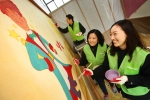 한국 지멘스 ‘더 나눔 봉사단’이 지난 21일 경기도 김포의 장애아동 생활시설인 ‘해맑은 마음터‘를 찾아 벽화 그리기 봉사활동을 펼쳤다.