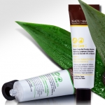 에센스 코스메틱 나투에센스에서 잡티, 미백, 진정 등 피부 고민을 케어해 주는 비타케어 크림 2종(30ml_23,000원)을 출시했다.