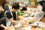 지난 2. 22(금), 롯데백화점 문화센터 일산점에서는 20여명의 봉사자들이 참여한 가운데 ‘사랑의 쿠키 배달부’ 행사가 진행되었다.