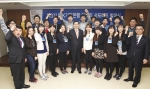 IBK기업은행(www.ibk.co.kr, 은행장 조준희)은 14일 서울 중구 을지로 기업은행 본점에서 대학생 20명으로 구성된 ‘제 3기 일자리 서포터즈’ 발대식을 열었다. 사진은