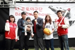 KT(회장 이석채, www.kt.com )는 전국민과 함께하는 프로야구단 이름과 야구단 마케팅 아이디어 공모전을 4월 13일까지 홈페이지(baseball.kt.com)를 통해 실시