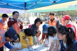 한전 사회봉사단은 5월 5일 어린이날을 맞아 수원시 장안구에 위치한 만석공원을 비롯하여 전국 147개 사업소에서 미아 예방 이름표 달아주기캠페인을 펼쳤다