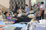 군산대학교 학생들이 생명나눔 헌혈행사에서 헌혈을 하고 있다