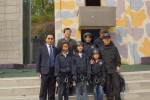 유엔국제사업연대(UNILEC)의 사무총장인 송다니엘은 문화공헌 NGO인 홀로하(임민택 대표)와 함께 어린이 직업체험프로그램의 경찰특공대편을 진행하였다.