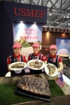 미국육류수출협회는 14일 일산 킨텍스에서 열린 2013 서울국제식품산업대전 전시부스를 찾은 관람객 대상으로 다양한 미국산 고급 스테이크용 소고기를 부위별로 선보이고 있다.