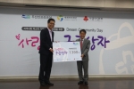 태화복지재단은 지난 3일 두산인프라코어와 함께 Dream Community Day 행사를 가졌다. 왼쪽부터 두산인프라코어 최승호 상무, 태화복지재단 유영덕 사무총장.