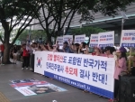 애국주의연대가 8일 오후 광화문 한국kt앞에서 광화문 광장 민족민주열사 추모제 반대 기자회견을 개최하고 있다.