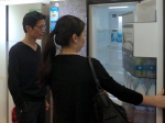 동부대우전자 중국 상해 ‘파바이반’ 백화점 매장에서 현지 소비자들이 3도어 냉장고를 구경하는 모습
