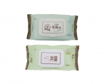 피죤이 초정약수를 사용한 물티슈 2종을 출시했다. 친절한 목화씨 물티슈(위), 유아용 보쥴 물티슈(아래) 제품 사진