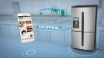 스마트 냉장고 디스플레이의 쇼핑리스트를 스마트폰을 통해서도 동일하게 확인할 수 있다.