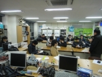 2013년 취업률 96%를 달성한 대덕대 컴퓨터전자과 재학생들이 강의를 듣고 있는 모습