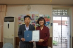 오재양 행정팀장이 한국백혈병어린이재단으로부터 헌혈증서 인수증을 받았다.