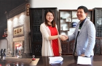 중국 항저우 명문 방회춘당한의원의 정려 대표와 사업 파트너를 맺고 중국 진출에 나선 참진한의원 이진혁 대표원장(오른쪽)은 중국에서 한국 한의학의 우수성을 알리겠다는 포부를 밝혔다