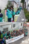 하나금융그룹 하나사랑봉사단과 함께하는 사랑밭이 지난 19일 벽화그리기 봉사활동을 실시했다.