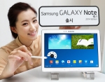 삼성전자가 대화면에 더욱 새롭고 편리한 S펜 기능을 탑재한 갤럭시 노트 10.1 2014 에디션을 국내 시장에 출시했다. 사진은 삼성동 코엑스 갤럭시존에서 삼성전자 모델이 신제품 