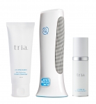 트리아 스킨 퍼펙팅 블루 라이트(가운데)와 스킨 퍼펙팅 폼 클렌저, 세럼