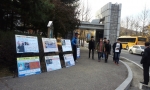 지난 8일 오후 애국연대가 연세대 원주캠퍼스 정문에서 김한성 교수 사퇴촉구 사진전과 일인시위를 개최하고 있다.