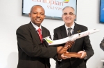 Bombardier Aerospace는 Palma Holding Limited (Palma)가 최대 8대의 듀얼 클래스 Q400 NextGen 항공기를 인수하는 의향서에 서명했다고
