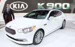 기아자동차는 20일(현지시간) 미국 캘리포니아 주 로스앤젤레스 컨벤션 센터에서 열린 2013 LA 오토쇼에서 기아차의 대표 플래그쉽 세단 K9을 K900이라는 현지명과 함께 북미 
