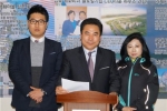 왼쪽부터 제원종합건설 오제훈 대표, 오치복 회장, 김경자 이사가 선언문을 발표하고 있다.