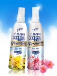 피죤의 섬유 탈취제 스프레이 피죤 프리미엄 상쾌한 허브향(좌), 로맨틱 로즈향(우)