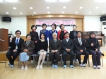 (아랫줄 왼쪽부터 시계 반대방향으로) 통영신애원 강철 원장과 김경련 前 원장, 메리케이코리아 김희나 마케팅 이사, 통영신애원 강두삼 대표이사, 초록우산 어린이재단 김근용 경남서부지
