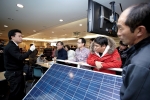 한화그룹(회장 김승연)이 시민들과 함께하는 해피선샤인 태양광 교실을 열었다. 한화그룹과 환경운동연합은 태양광 발전을 홍보하고 가정용 태양광 발전기를 직접 만들어보는 태양광 교실을 