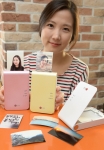 LG전자가 스마트폰으로 촬영한 사진을 즉석에서 인화하는 모바일 포토 프린터 포켓포토 2(모델명: PD239)를 선보인다. ‘포켓포토 2’는 지난해 9월 처음으로 선보인 후, 폭발적