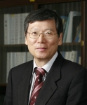 한국전기연구원 김호용 원장이 전기계 국내 대표 단체인 (사)대한전기학회 신임회장으로서 2014년 한 해 동안 전기학회를 이끌어가게 됐다.
