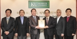 건국대는 부동산대학원 최고경영자과정 제21기 원우회(회장 한영교)가 해봉 부동산학관 신축기금 1,000만원을 기부했다고 16일 밝혔다.