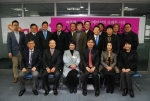 스파크 창립총회에서 민영서 대표와 주요 임원들이 기념 촬영을 하고 있다.