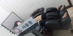 워킹맘 남미경씨가 나른한 오후, 회사 내에 설치된 안마의자에서 휴식을 취하고 있다.