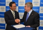 토마스 바흐(Thomas Bach) IOC 위원장과 쓰가 가즈히로(Kazuhiro Tsuga) 파나소닉 사장, 소치에서 열린 협약식 참석