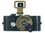 오스카 바르낙이 1914년에 최초의 35mm 카메라 Ur-Leica(우르라이카)를 발명했다.