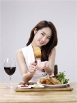 밀쉐프의 전속 모델로 배우 정주연이 발탁됐다.